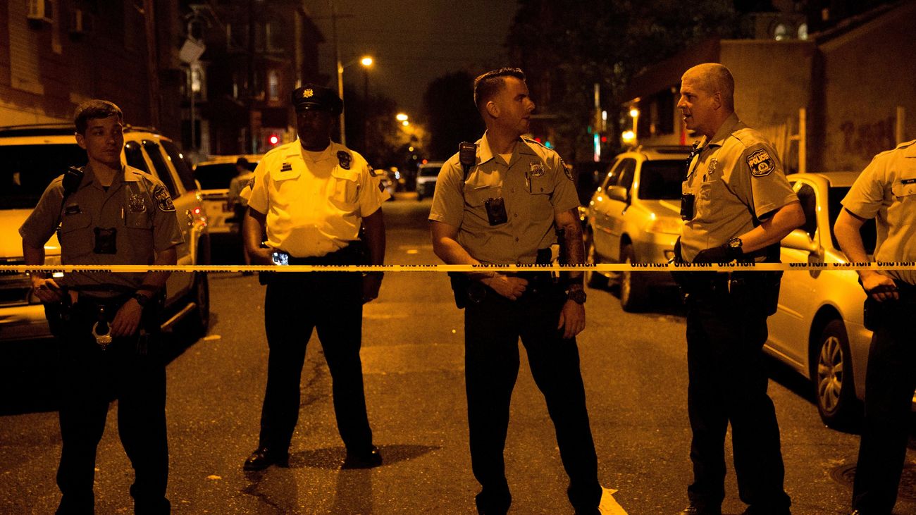 Seis policías resultan heridos en un tiroteo en Filadelfia