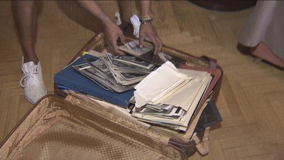 Aparecen dos maletas de un bailarín de los años 60 en una vivienda de Madrid