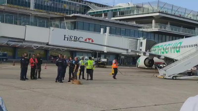 Un vuelo París-Barcelona evacuado por la llamada de un mujer alertando de un atentado