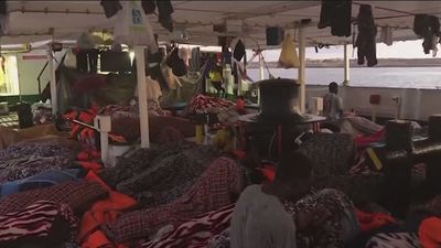 Desembarcan en Lampedusa los 27 menores no acompañados del "Open Arms"