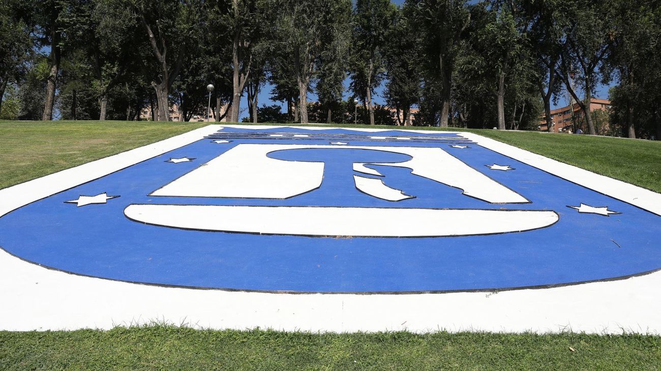 Nuevo escudo en Parque Roma