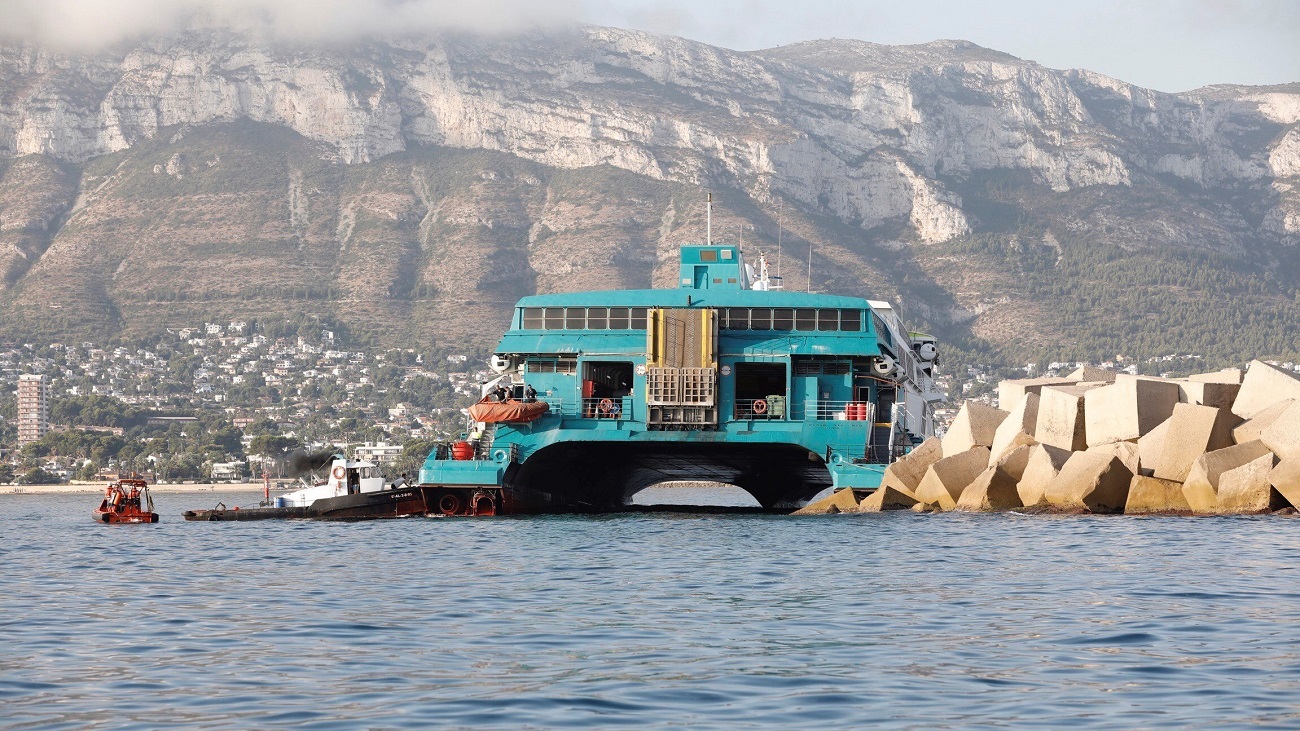 Evacuados los 393 pasajeros del ferri encallado en Denia