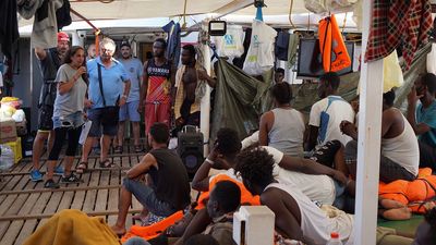 'Open Arms' pide desembarcar en Sicilia y enviar a los 107 inmigrantes en avión a Madrid