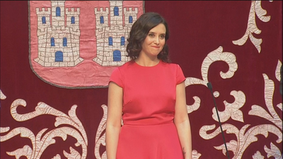 Ayuso ya es la octava presidenta de la Comunidad, arropada por Casado