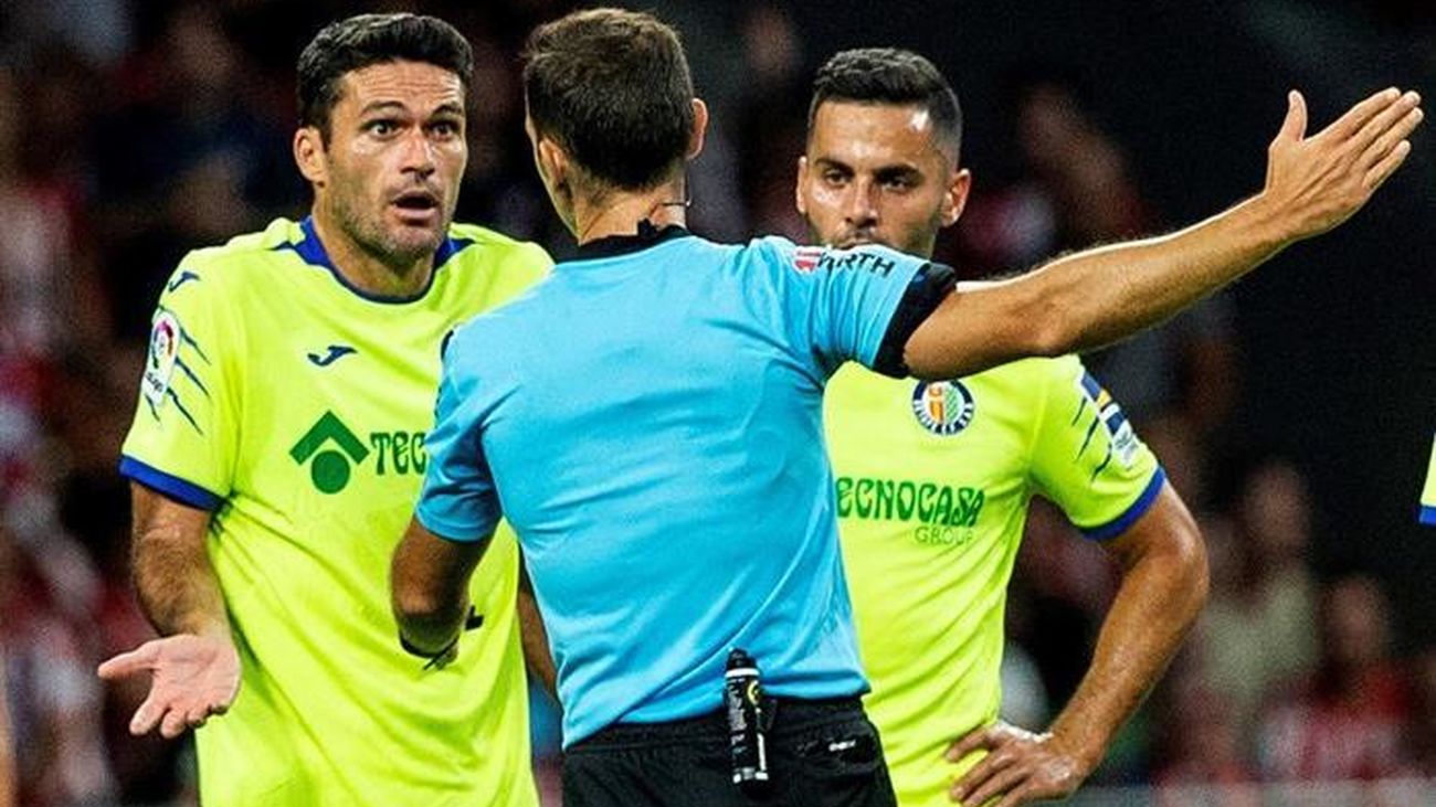 Los sonidos de la tarjeta roja de Jorge Molina