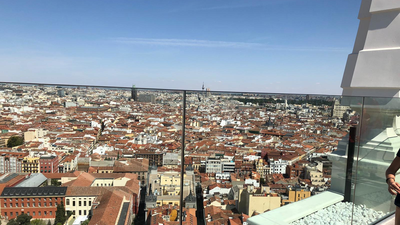 Entramos en el Hotel Riu Plaza ubicado en el Edificio España