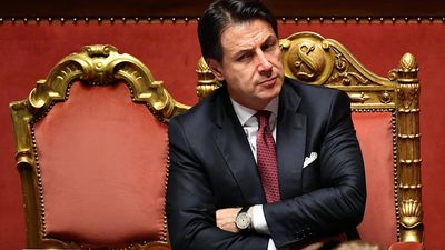 Conte anuncia su dimisión en Italia y Salvini dice que no se arrepiente