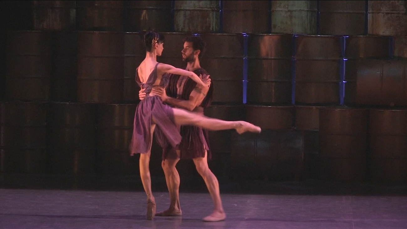 Los Teatros del Canal de Madrid bailan con Antígona