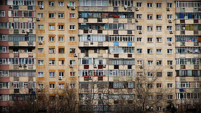 Colas de 3 días  para hacerse con un piso en Avenida de los Poblados