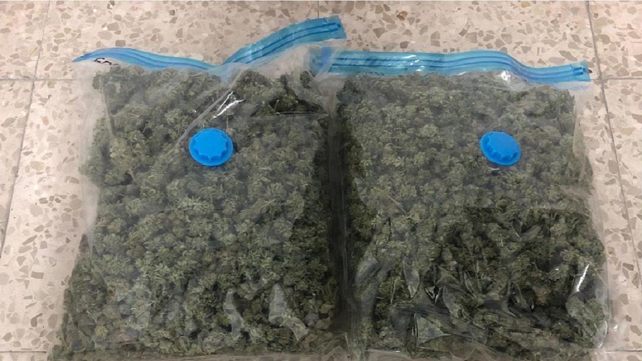 Detenido en San Blas un joven que portaba en su coche un kilo de marihuana