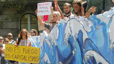 Bolsonaro manda refuerzos militares para luchar con el incendio del Amazonas