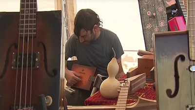 La II Feria de Oficios de Cercedilla, repleta de artesanías únicas en el mundo