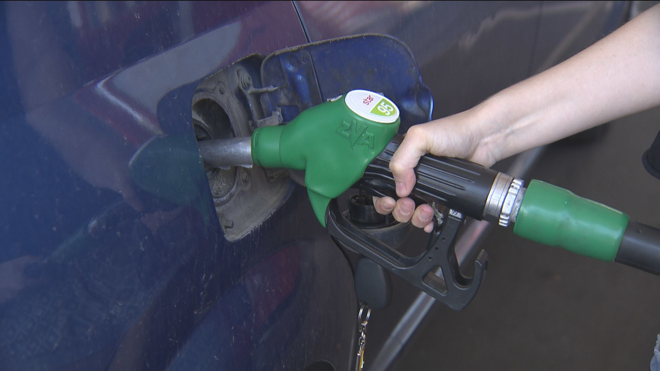 LLenar el depóstio del coche, más barato