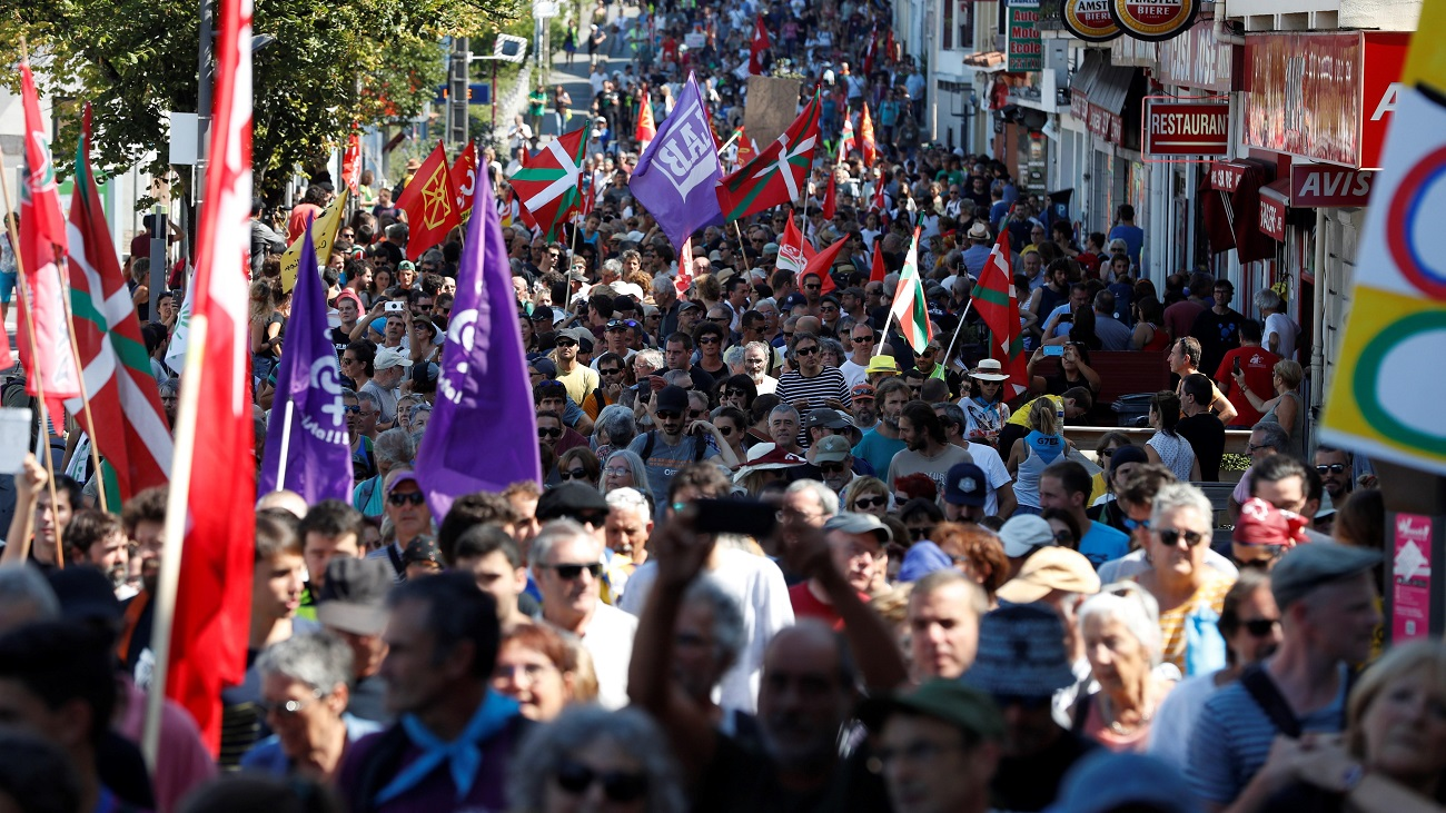 Multitudinaria manifestación contra la cumbre del G7 en Biarritz
