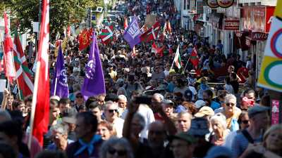 Multitudinaria manifestación contra la cumbre del G7 en Biarritz
