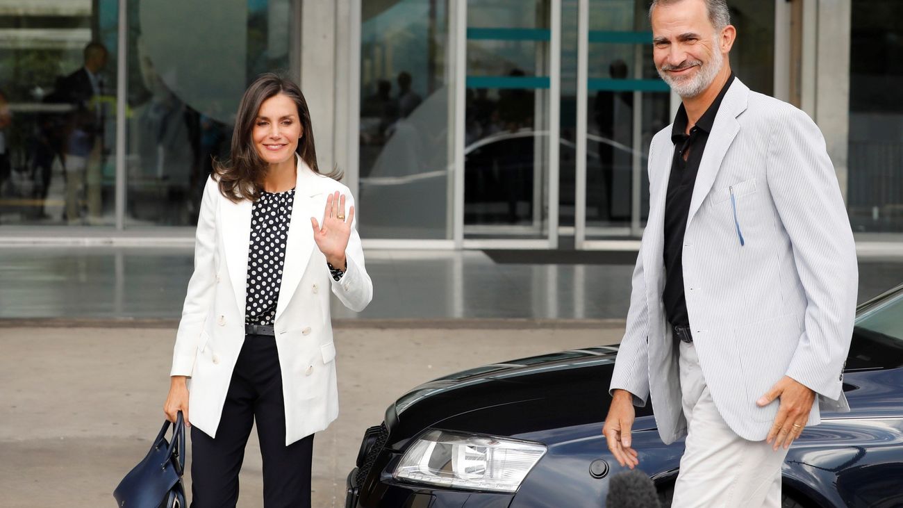 Los Reyes y doña Sofía visitan al rey Juan Carlos tras la operación de corazón