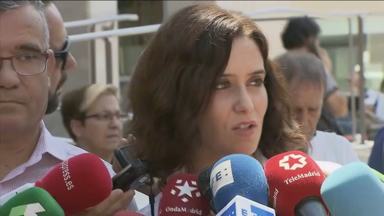 Díaz Ayuso visita Arganda para conocer de primera mano los daños de la riada