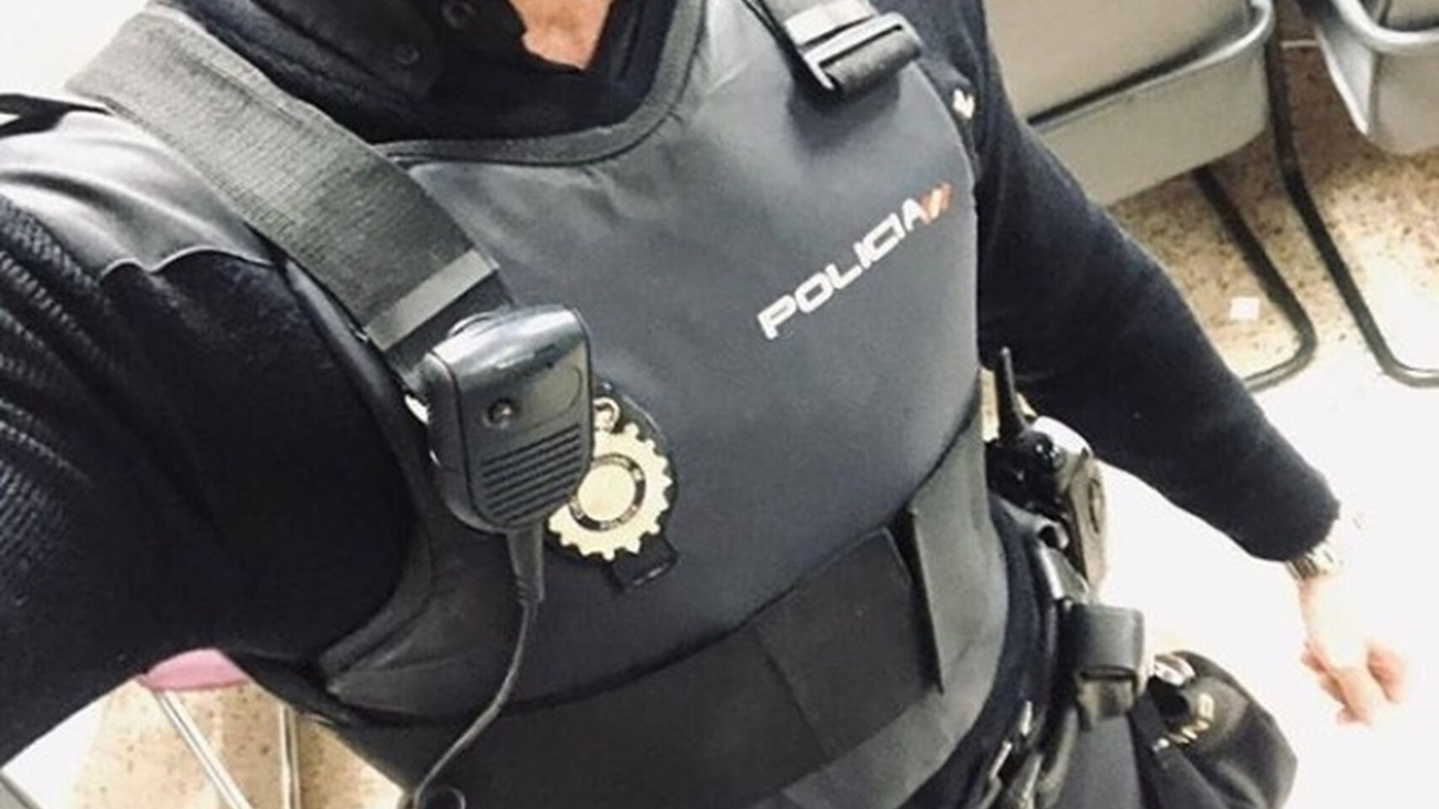Polémica en la Policía por utilizar el uniforme para ligar en Internet