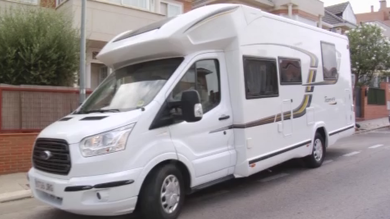 Nos colamos en la autocaravana donde vive un matrimonio de Valdemoro