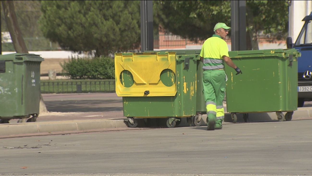 Alcorcón pide prestados contenedores de basura a los municipios vecinos