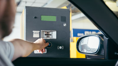 El precio de los parkings en los hospitales públicos madrileños, a examen
