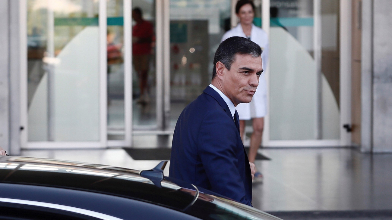 Pedro Sánchez visita al rey Juan Carlos en el hospital