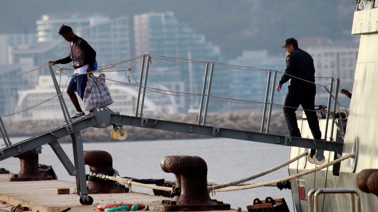 Los 15 migrantes del Open Arms ya están en España