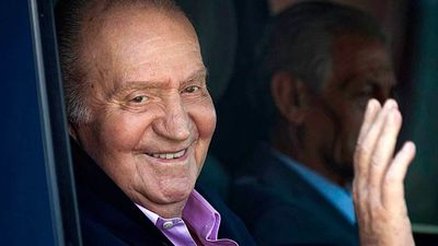 Don Juan Carlos abandona el hospital tras recibir el alta médica