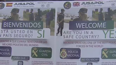 Jusapol reparte  folletos para reivindicar la seguridad en España