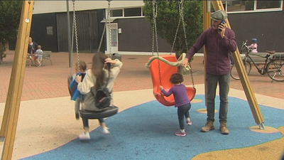 La baja de paternidad igualitaria, una realidad ya para los funcionarios vascos