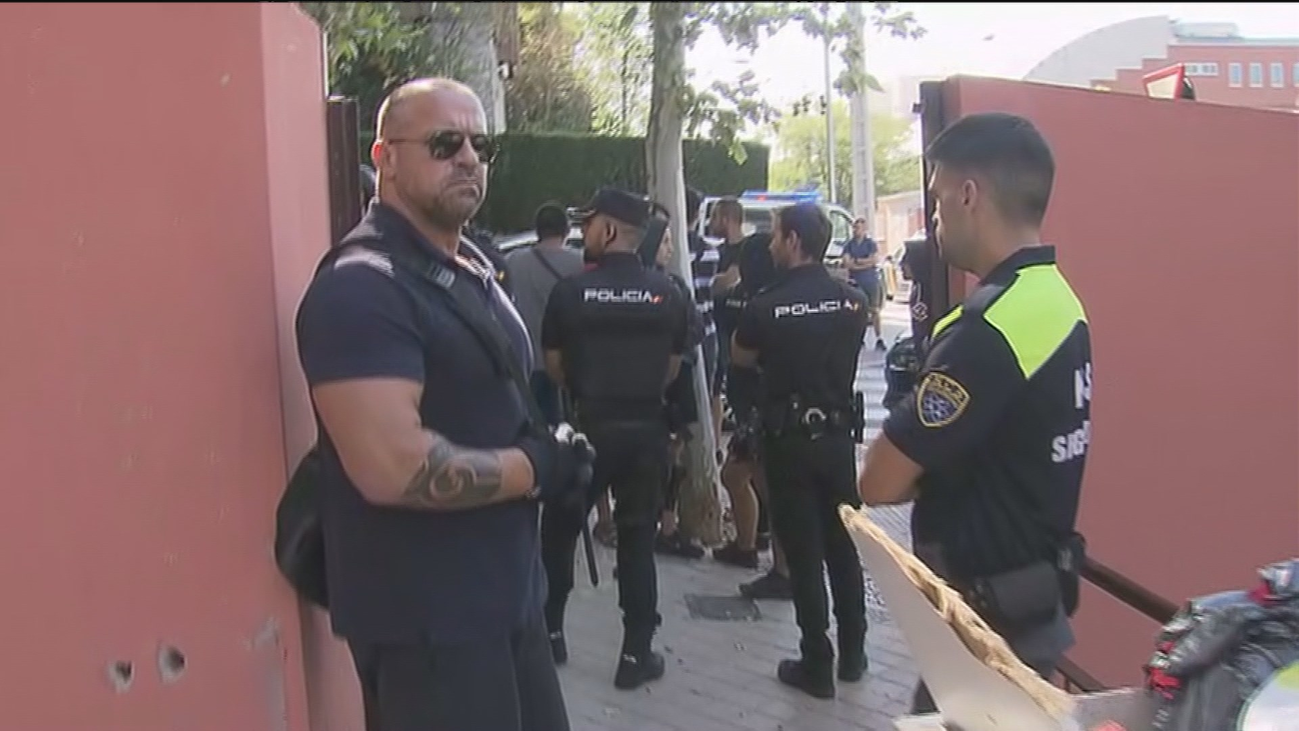 Desalojado el inmueble 'okupado' desde hace 5 años en Ciudad Lineal