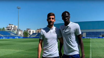 El Fuenlabrada presenta a José León y Ciss