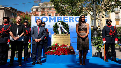 Homenaje  a los 10 bomberos muertos hace 32 años en Almacenes Arias