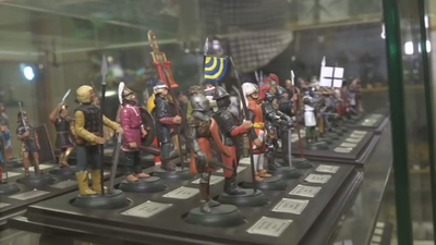 El madrileño con cientos de muñecos y figuras de colección