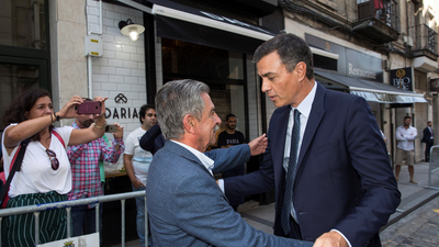 La bronca de Revilla a un hombre que insultó a Pedro Sánchez