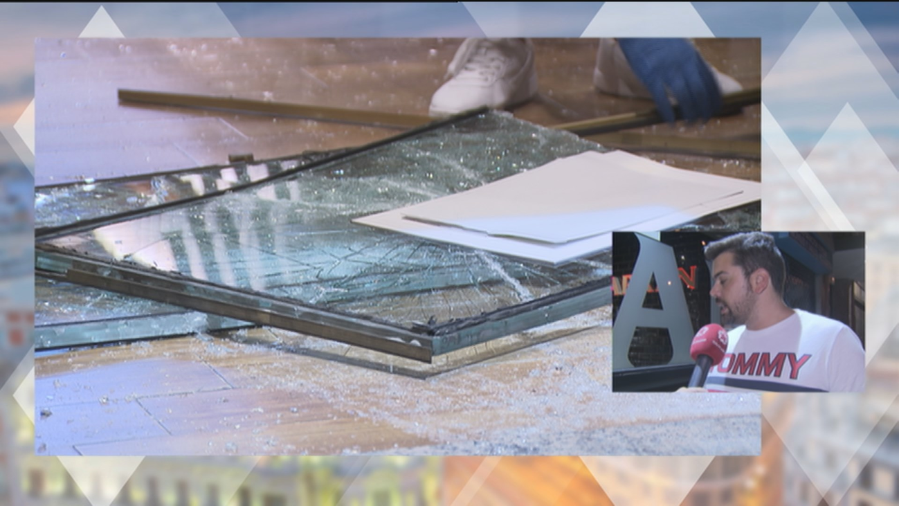 Revientan la puerta de un restaurante en el barrio del Pilar