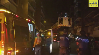 Seis intoxicados por inhalar humo de un incendio en una vivienda de San Blas