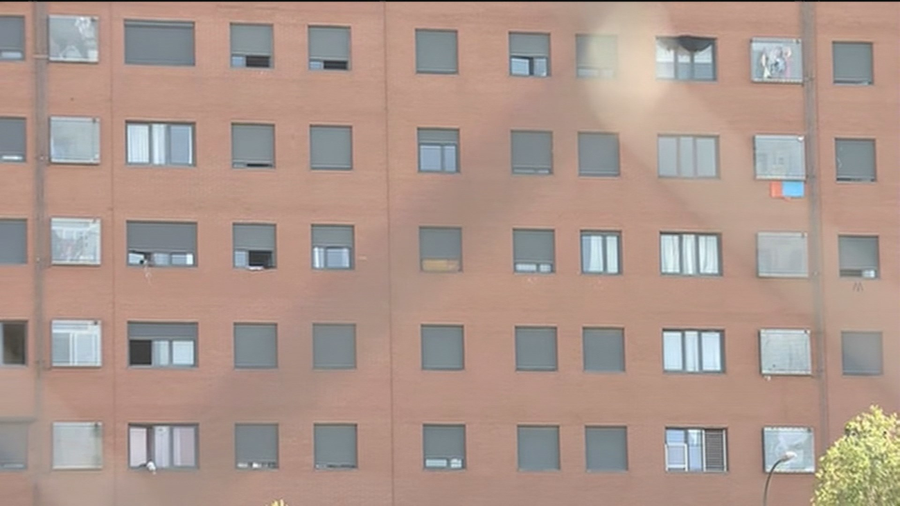 Situación insostenible en un edificio 'okupado' en el Ensanche de Vallecas