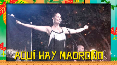 Una niña se tapa los oídos en un concierto de Chayo Mohedano