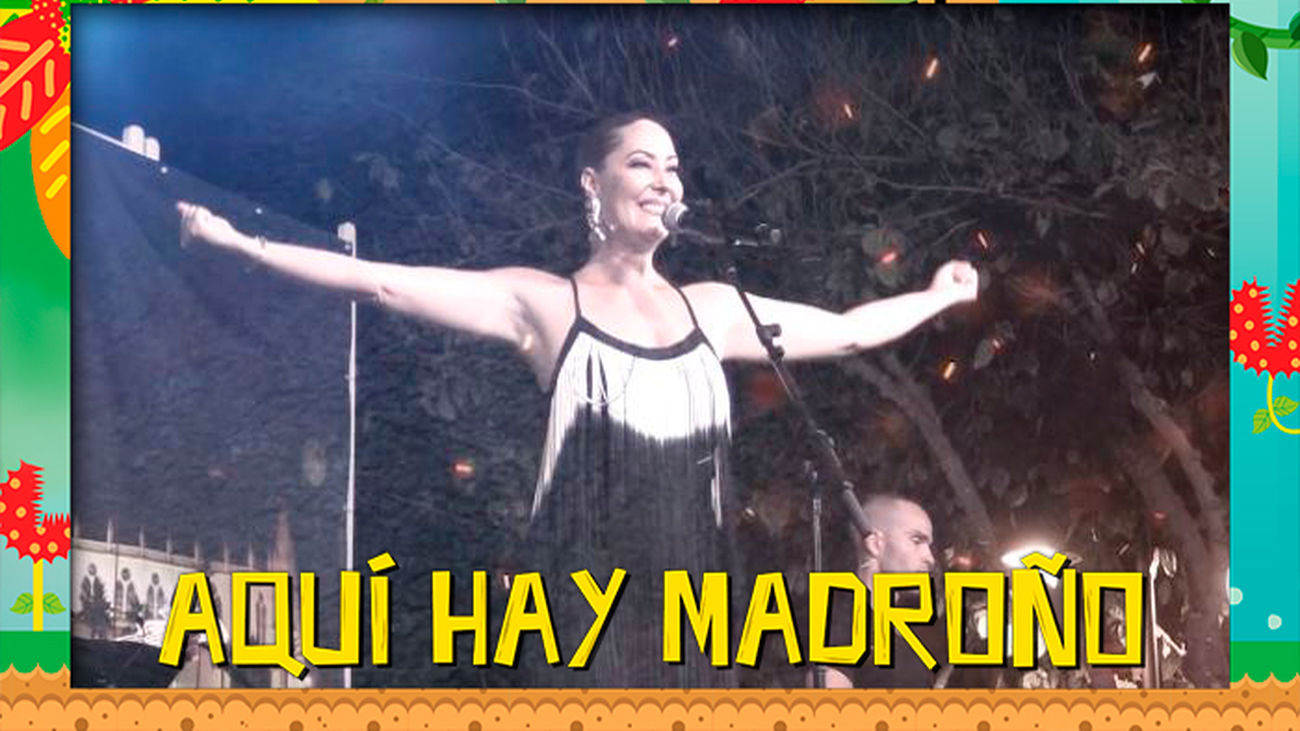 Una niña se tapa los oídos en un concierto de Chayo Mohedano