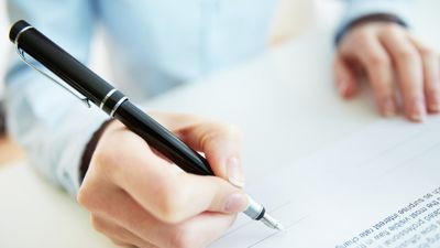 ¿Deberían prohibirse los contratos a familiares de cargos públicos ?