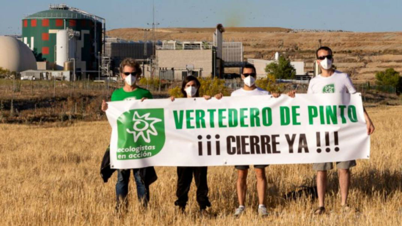 Protesta de Ecologistas en Acción en el vertedero de Pinto