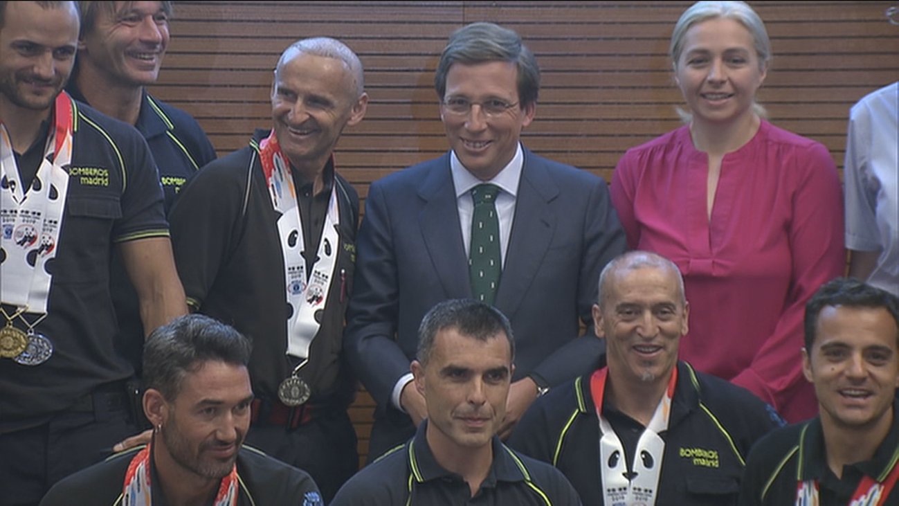 Almeida promete ayudas a los bomberos y policías de Madrid para competir en los campeonatos mundiales