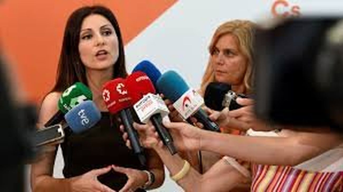 Lorena Roldán: "Torra lleva semanas amenazando con volverlo a hacer"