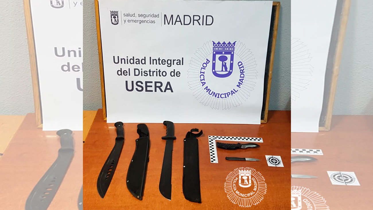 La policía Municipal deteniene a dos menores que viajaban con machetes en un autobús