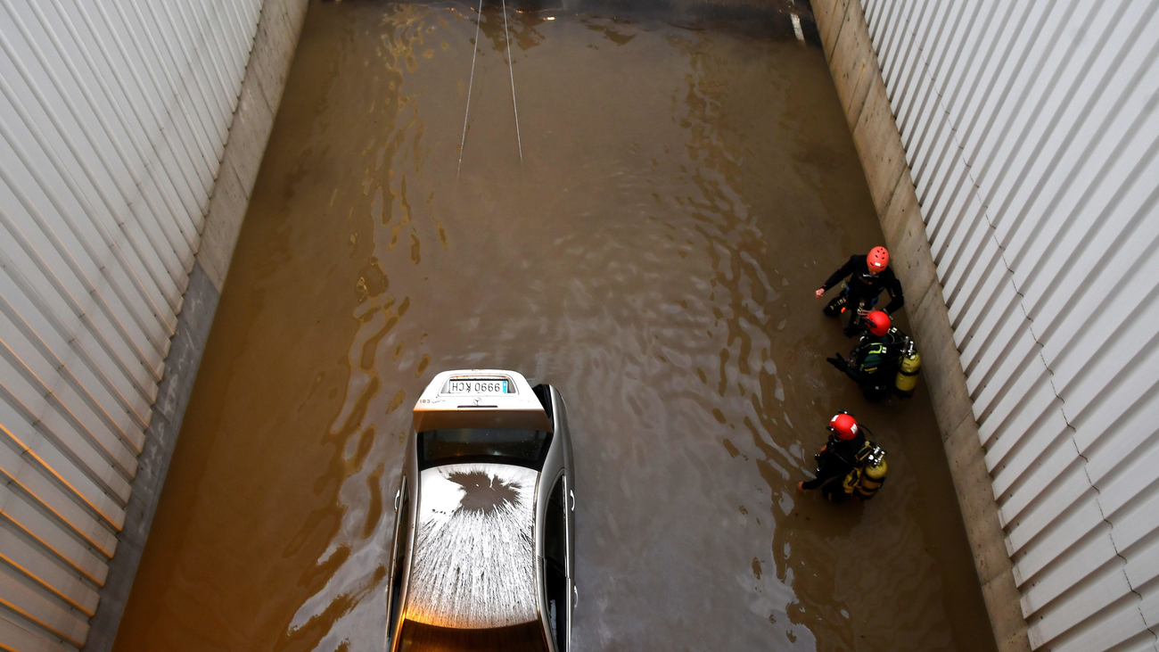 El coche no es un lugar seguro ante las lluvias torrenciales