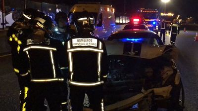 Heridas dos jóvenes en un accidente de tráfico en la A-6