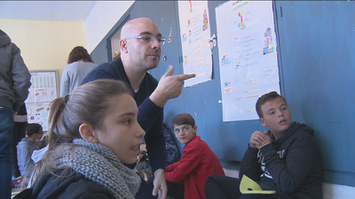 Educación busca empresa de intérpretes de lengua de signos