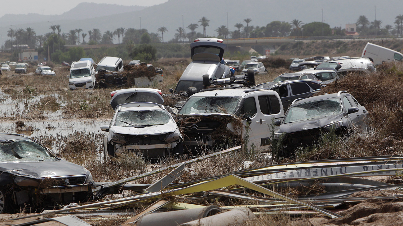 Felipe VI contacta con los presidentes de las zonas afectadas por las lluvias