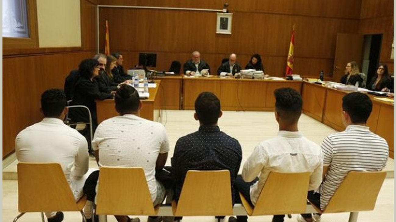 La Fiscalía eleva la acusación de abuso a agresión sexual para los miembros de La Manada de Manresa